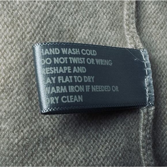 White + Warren LG 100% Cashmere Sweater Beige Cream V Neck Minimalist Luxury - Picture 6 of 7